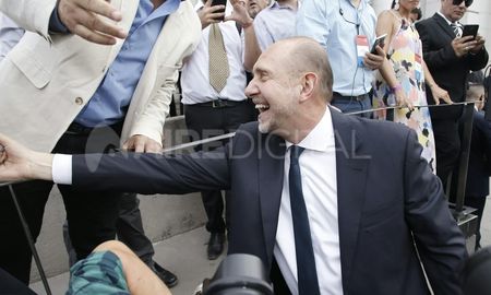 Omar Perotti llegó a la Legislatura minutos después de las 18:30 Omar Perotti llegó a la Legislatura minutos después de las 18:30