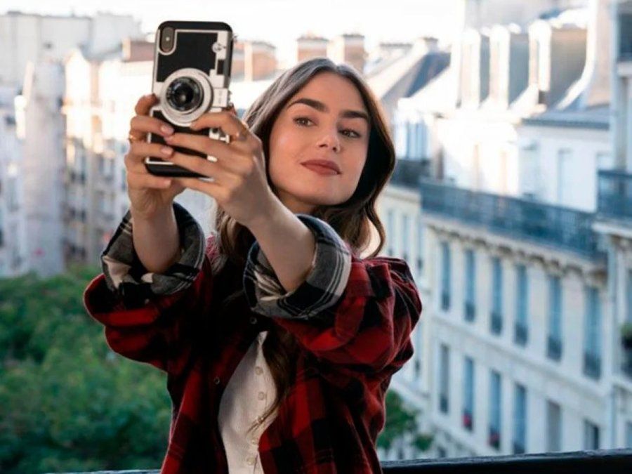 La serie 'Emily in Paris' está protagonizada por Lily Collins