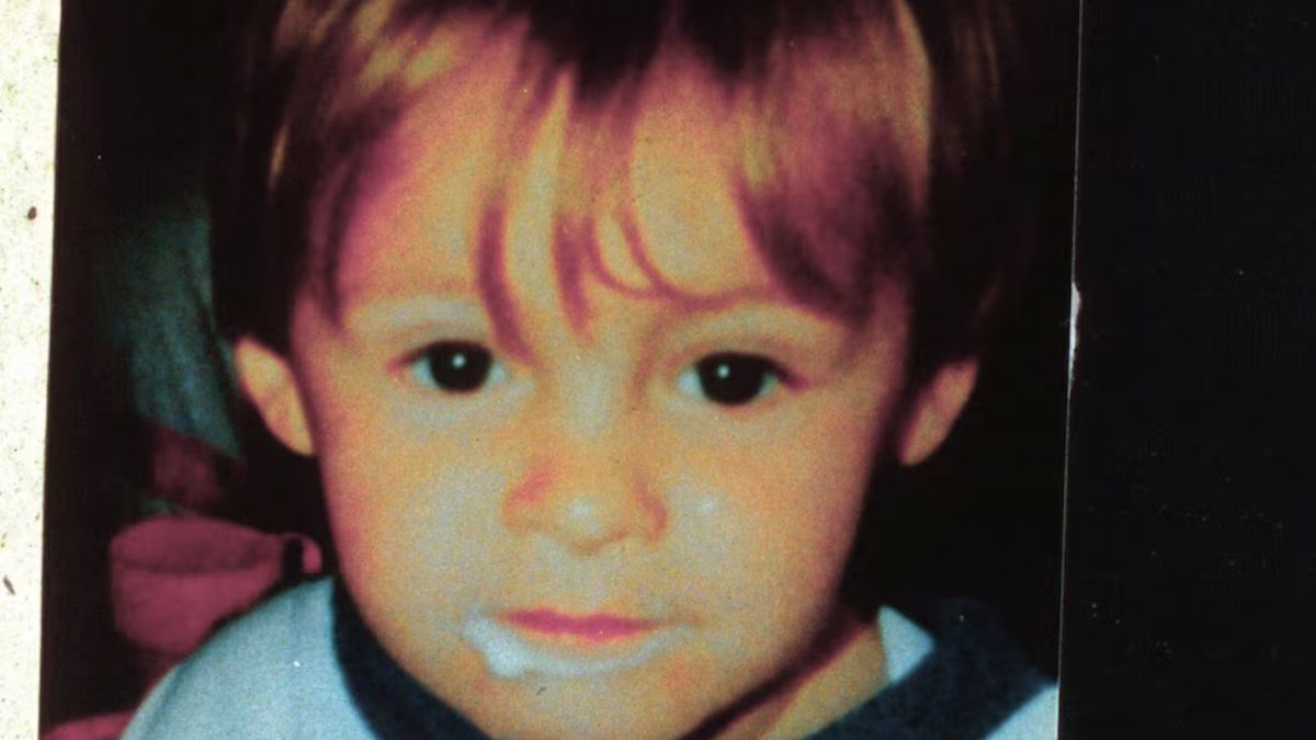 Al principio los niños llevaban a James de la mano, pero poco tiempo después comenzaron las torturas. Le esperaba un itinerario de 4 kilómetros de terror a través de Liverpool. En su camino, lloró, pidió por su madre, recibió patadas y golpes, iba agotado (Today/Shutterstock)