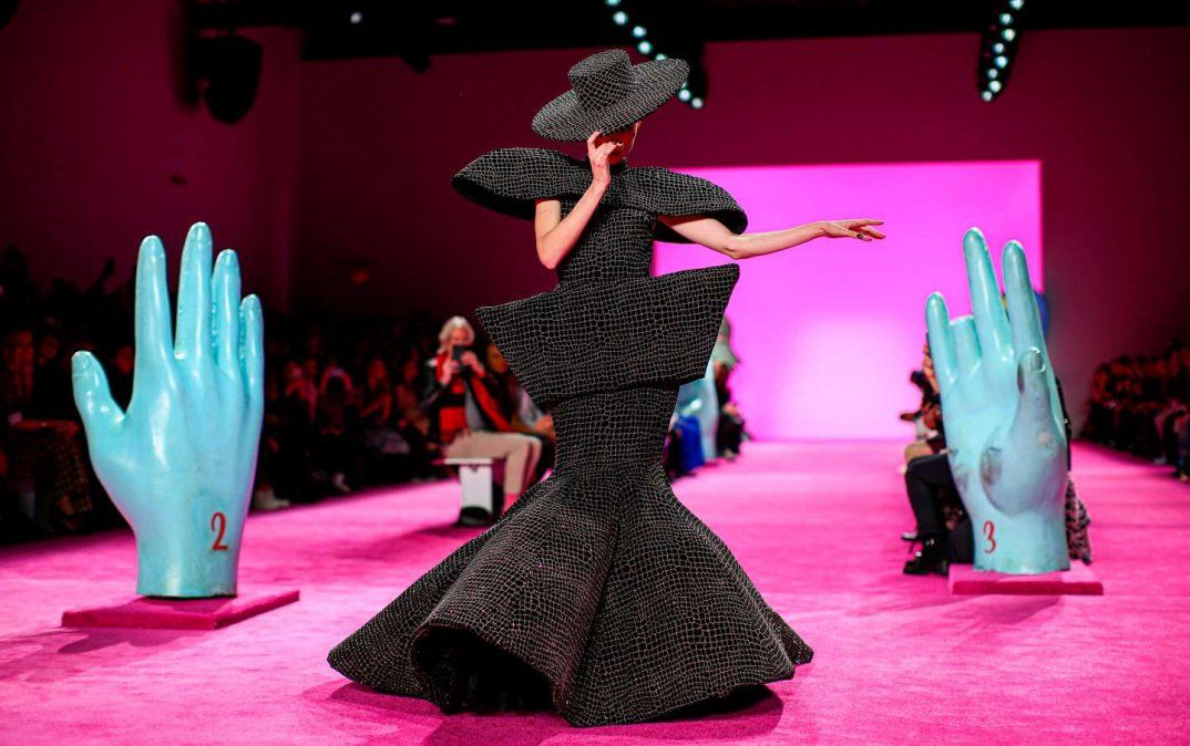 Siriano abrirá la semana de la moda mañana en Nueva York.