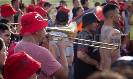 La locura sabalera llegó a Santiago del Estero y revolucionó a la ciudad más antigua del país. La locura sabalera llegó a Santiago del Estero y revolucionó a la ciudad más antigua del país.