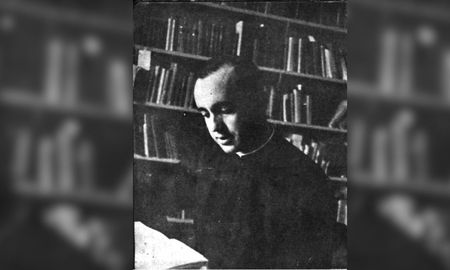 Jorge Bergoglio enseñó literatura y psicología en el Colegio de la Inmaculada Concepción en Santa Fe entre los años 1964 y 1965. Jorge Bergoglio enseñó literatura y psicología en el Colegio de la Inmaculada Concepción en Santa Fe entre los años 1964 y 1965.