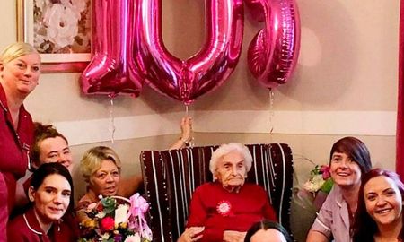 Abuelita cumplió 105 años y revela que “evitar a los hombres” es el secreto para una larga vida