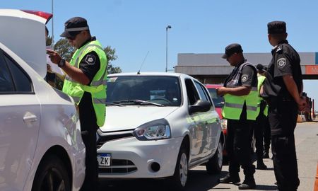 La APSV refuerza a partir de este jueves los operativos en más de 20 puestos de control en la provincia de Santa Fe. La APSV refuerza a partir de este jueves los operativos en más de 20 puestos de control en la provincia de Santa Fe.
