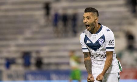 velez fue mas y arranco con buen paso venciendo a aldosivi velez fue mas y arranco con buen paso venciendo a aldosivi