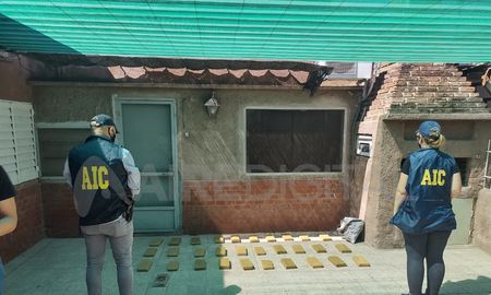 El material estupefaciente estaba oculto en una bolsa ubicada debajo de una cama de la propiedad.&nbsp;