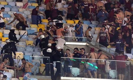 Los violentos incidentes en el Maracaná: la policía brasileña golpeó a hinchas de Lanús durante el partido con Fluminense Los violentos incidentes en el Maracaná: la policía brasileña golpeó a hinchas de Lanús durante el partido con Fluminense