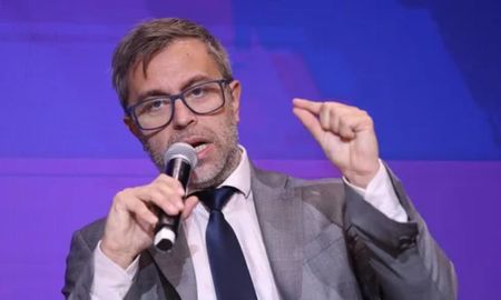 El secretario de Finanzas, Federico Furiase, negó que exista una crisis de consumo en la economía doméstica. El secretario de Finanzas, Federico Furiase, negó que exista una crisis de consumo en la economía doméstica.
