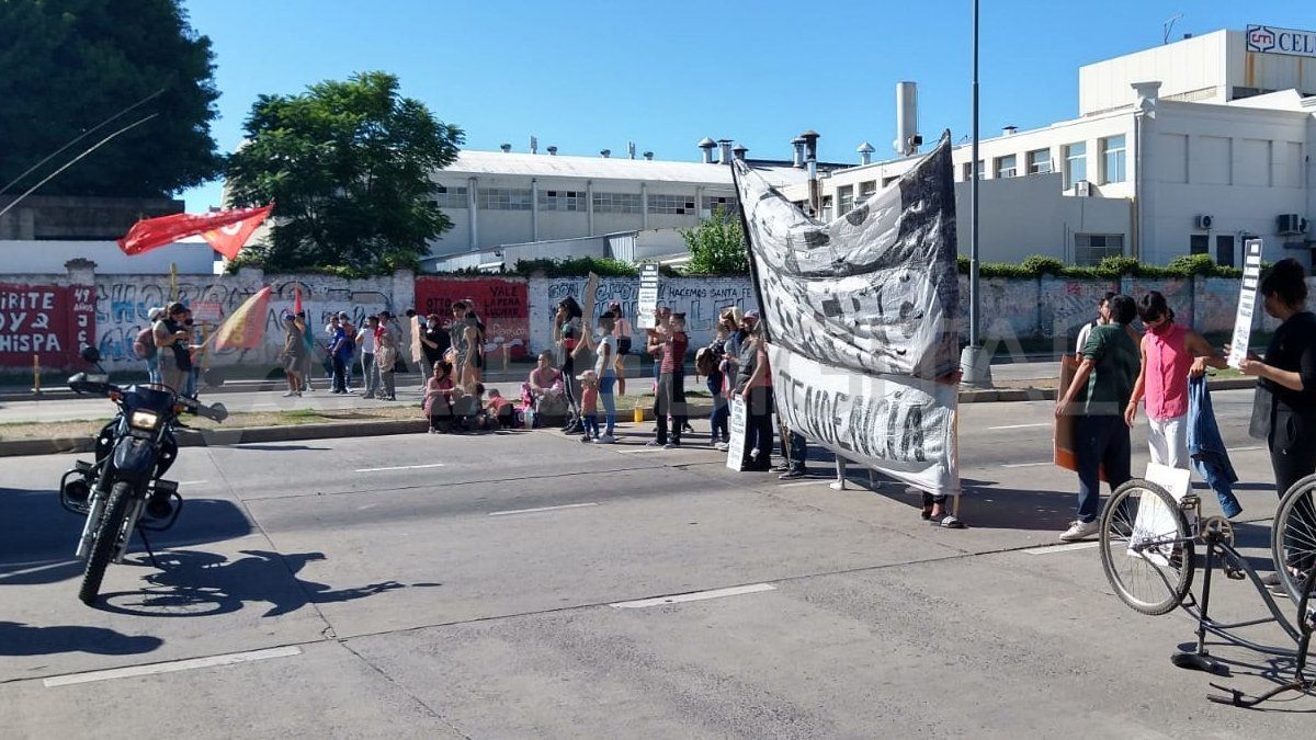 Corte total en avenida 27 de Febrero y calle Salta por una manifestación de organizaciones sociales&nbsp;