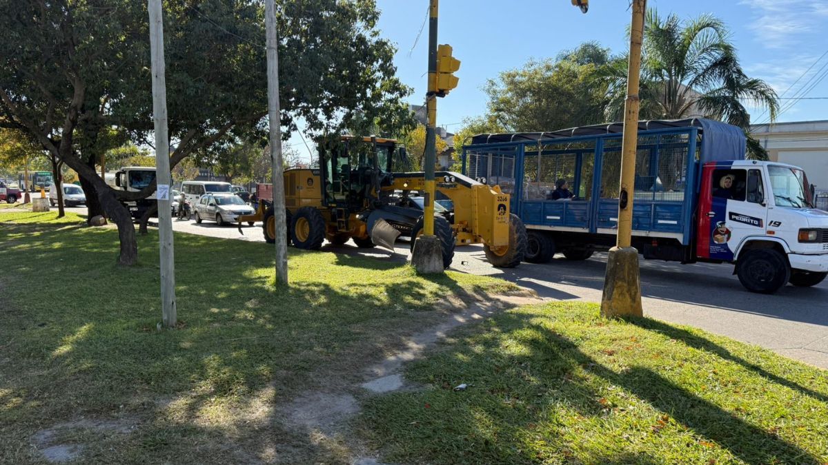 El accidente ocurrió en Facundo Zuviría y Zeballos de Santa Fe. El auto sufrió graves daños, aunque no hubo heridos de gravedad.