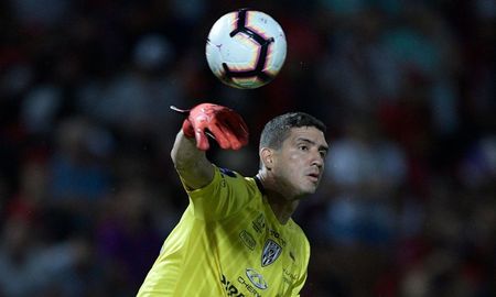 Independiente del Valle emitió un comunicado separando el conflicto que posee con Colón de los demás por el caso Jorge Pinos. Independiente del Valle emitió un comunicado separando el conflicto que posee con Colón de los demás por el caso Jorge Pinos.