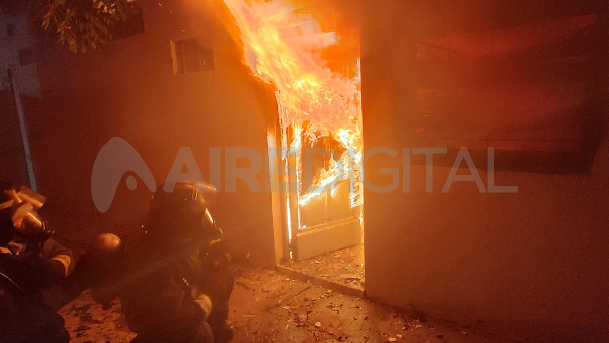 El incendio se registró este sábado en barrio Roma. El incendio se registró este sábado en barrio Roma.