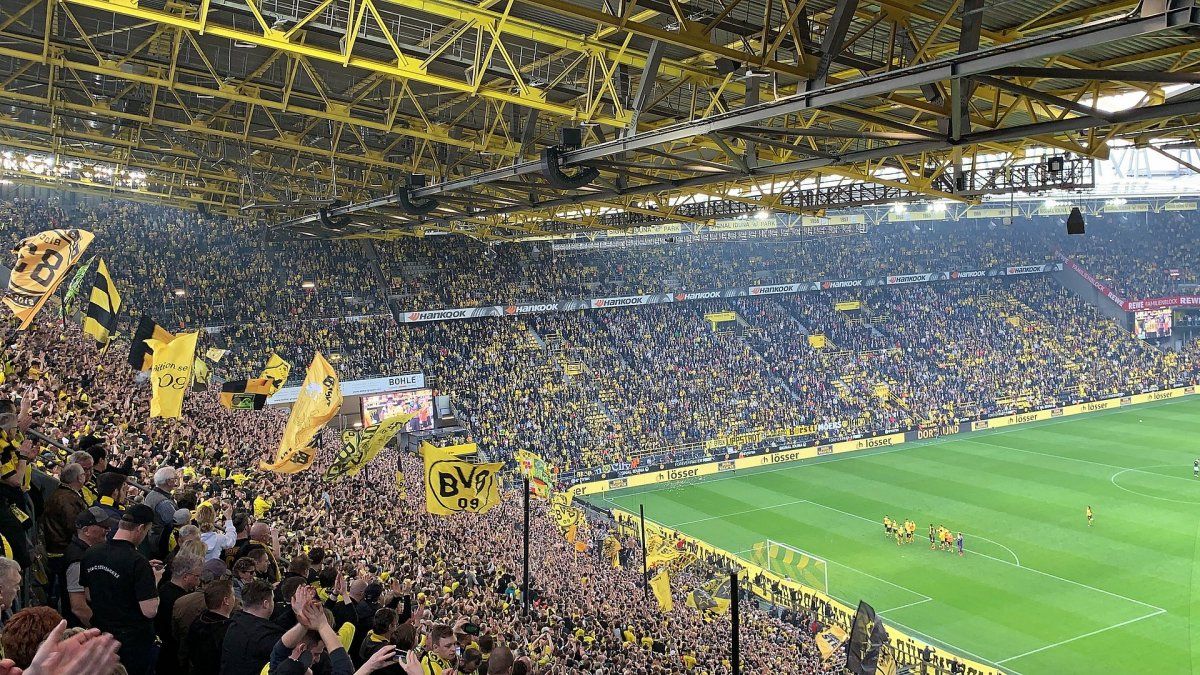 Alemania piensa la vuelta al fútbol: ¿Estadios con solo 300 espectadores?