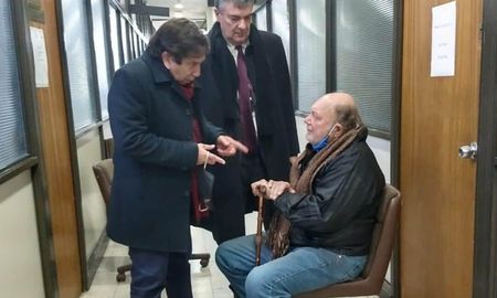 Jorge Ríos le disparó y mató al ladrón que entró a su vivienda a robarle y golpearlo. Jorge Ríos le disparó y mató al ladrón que entró a su vivienda a robarle y golpearlo.