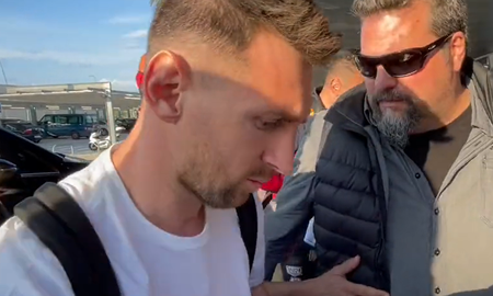 Lionel Messi abandonó Barcelona con un insólito gesto en el aeropuerto. Lionel Messi abandonó Barcelona con un insólito gesto en el aeropuerto.
