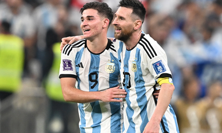 La alocada teoría viral que sostiene que Julián Álvarez es hijo de Messi La alocada teoría viral que sostiene que Julián Álvarez es hijo de Messi