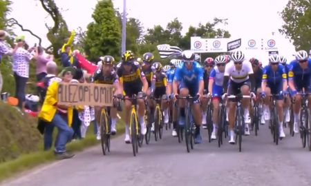 La mujer que provocó el accidente en el Tour de Francia 2021 fue detenida y puede ser penada con un año en prisión. La mujer que provocó el accidente en el Tour de Francia 2021 fue detenida y puede ser penada con un año en prisión.