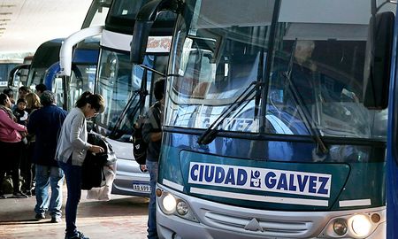 esta medianoche dejan de funcionar colectivos de media y larga distancia en santa fe esta medianoche dejan de funcionar colectivos de media y larga distancia en santa fe