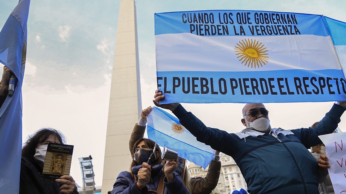 Manifestantes se concentraron el fin de semana en el Obelisco porteño en el marco del banderazo convocado para rechazar la posible expropiación de la cerealera Vicentin.