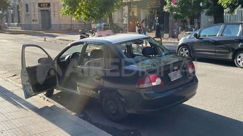 Un policía taxista discutió con un delivery y terminó a las piñas