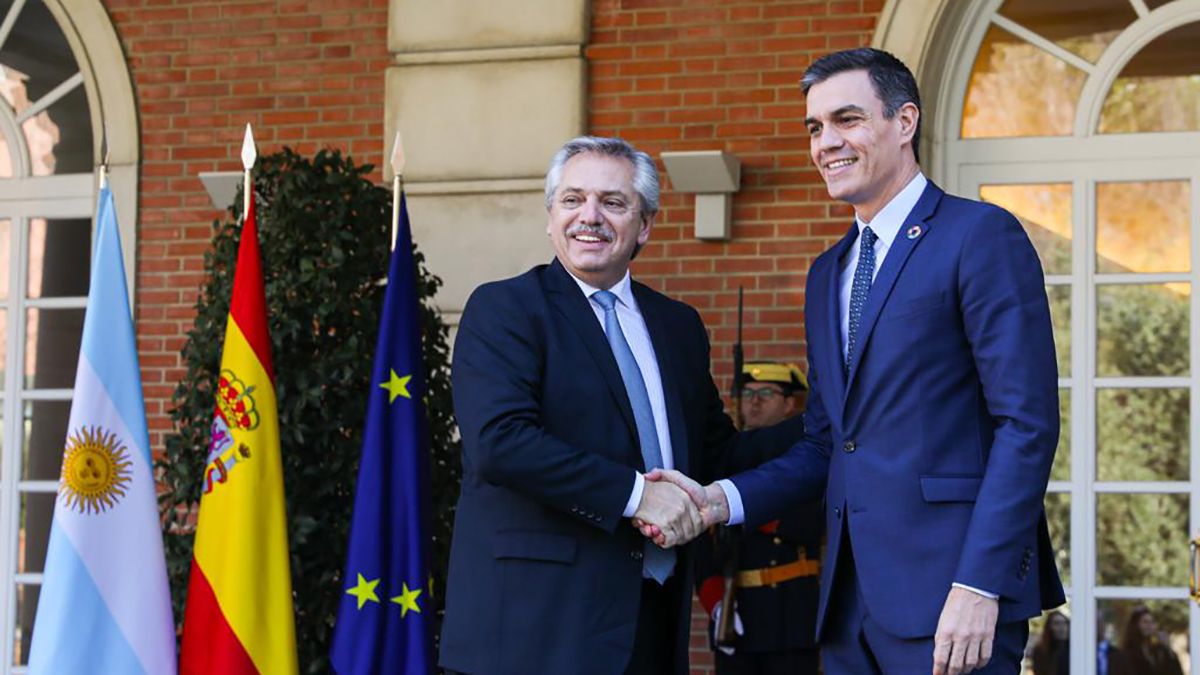 El presidente Alberto Fernández reunido con el presidente del Gobierno español
