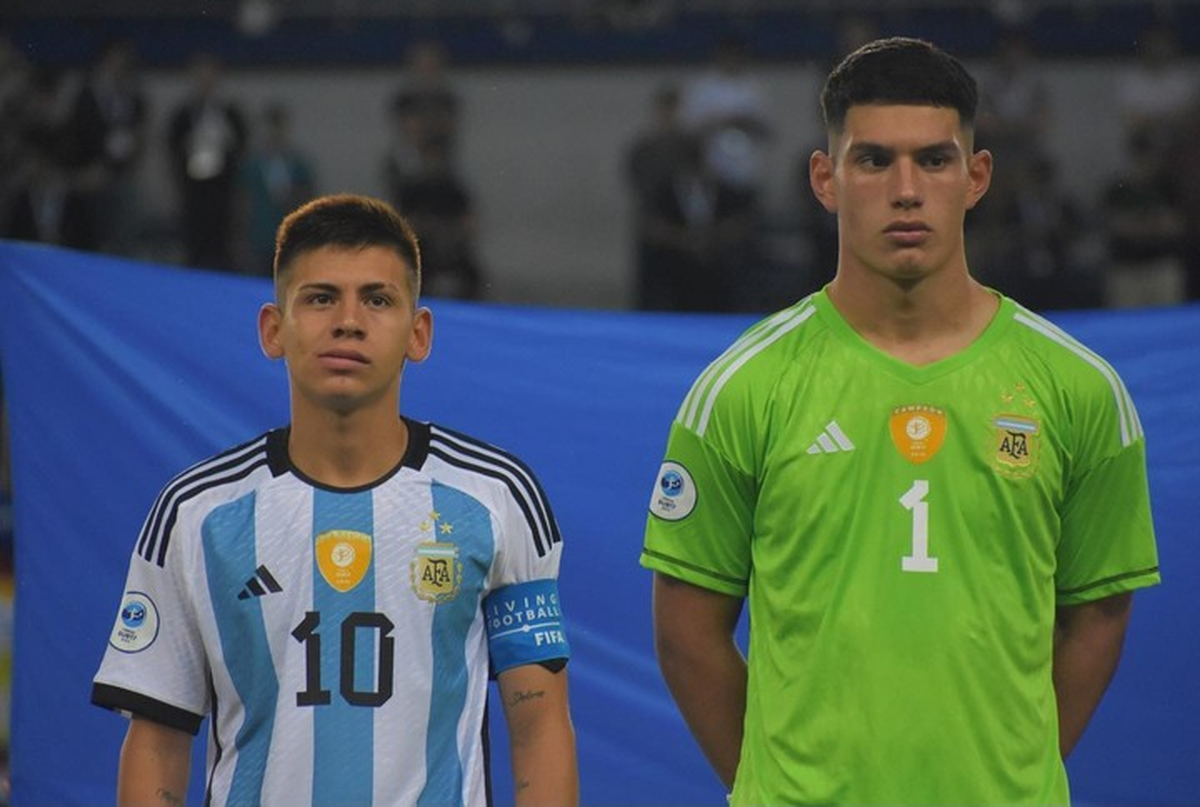 Froilán Díaz fue titular en el debut de la Selección Argentina en el Mundial Sub-17. Froilán Díaz fue titular en el debut de la Selección Argentina en el Mundial Sub-17.