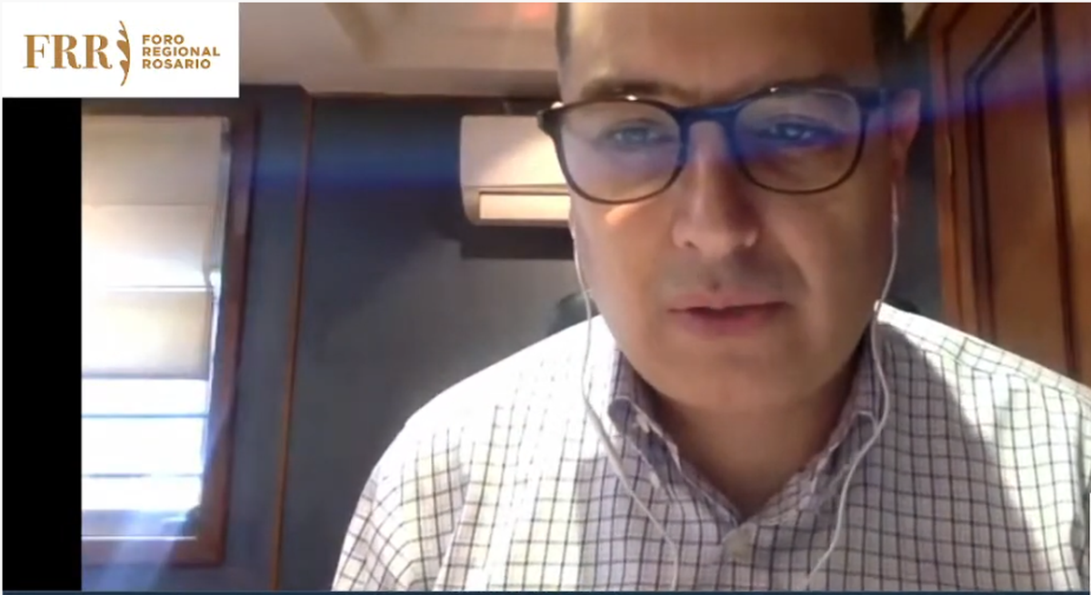 Arturo Luján Oliva, director de Ficosec, en su exposición en el ciclo