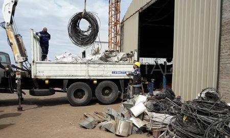 El sábado, durante un allanamiento, los investigadores secuestraron tres mil kilos de cable. El sábado, durante un allanamiento, los investigadores secuestraron tres mil kilos de cable.