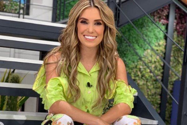 Andrea Escalona enciende las redes con atuendo de Frida Kahlo