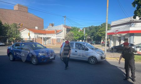 La calzada se mantuvo reducida en Aristóbulo del Valle, mano hacia el sur de la ciudad de Santa Fe. La calzada se mantuvo reducida en Aristóbulo del Valle, mano hacia el sur de la ciudad de Santa Fe.