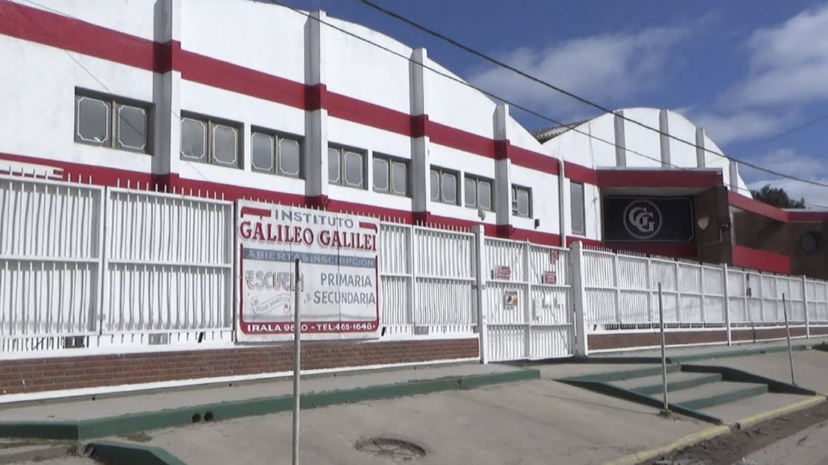 La Sala Segunda de la Cámara de Apelaciones en lo Civil y Comercial de Mar del Plata determinó que el instituto Galileo Galilei, de Mar del Plata, deberá pagarle una suma superior a los seis millones de pesos a una alumna que fue víctima de bullying. La Sala Segunda de la Cámara de Apelaciones en lo Civil y Comercial de Mar del Plata determinó que el instituto Galileo Galilei, de Mar del Plata, deberá pagarle una suma superior a los seis millones de pesos a una alumna que fue víctima de bullying.