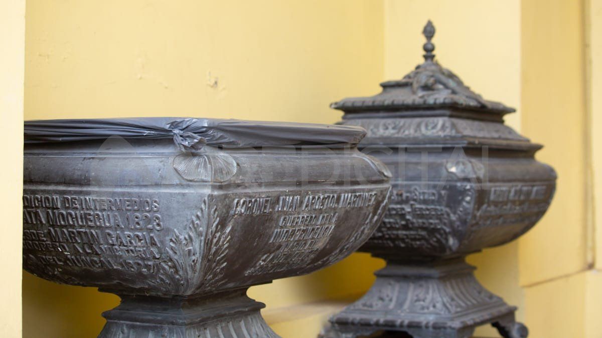 Robaron una de las tapas de las urnas ubicadas detrás de las rejas