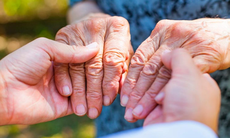 Cuando los temblores en las manos no son solo enfermedad de Parkinson: qué dice la ciencia Cuando los temblores en las manos no son solo enfermedad de Parkinson: qué dice la ciencia