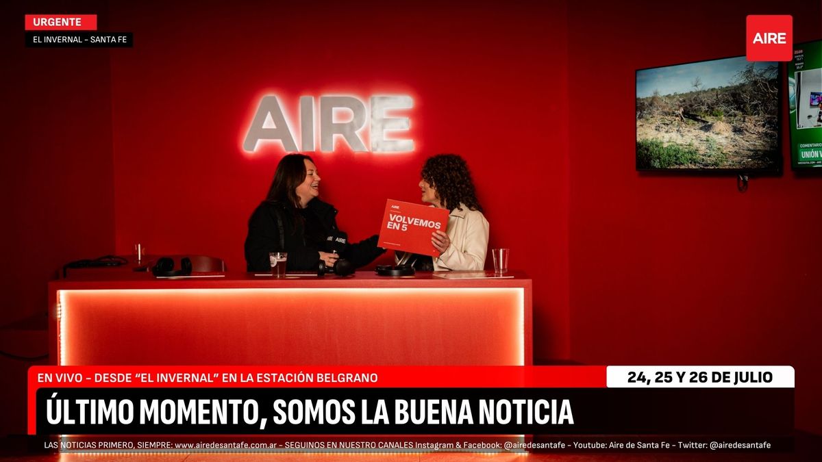 La gran comunidad de AIRE se sentó a la mesa de conductores y posó frente a las cámaras para vivir la experiencia del multimedios.