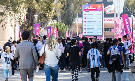 Este sábado, Rosario reunió a más de 200.000 personas, mientras que los Fan Fest de Santa Fe y Rafaela sumaron otros miles con música y espectáculos con la Fiesta Bresh y Cacho Deicas. Este sábado, Rosario reunió a más de 200.000 personas, mientras que los Fan Fest de Santa Fe y Rafaela sumaron otros miles con música y espectáculos con la Fiesta Bresh y Cacho Deicas.
