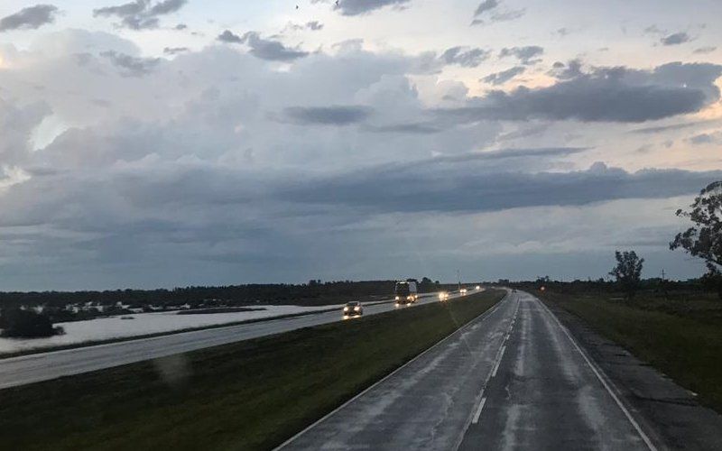 Desde la Autopista Rosario - Santa Fe informaron que se registran precipitaciones de variada intensidad en algunos sectores del corredor. Desde la Autopista Rosario - Santa Fe informaron que se registran precipitaciones de variada intensidad en algunos sectores del corredor.