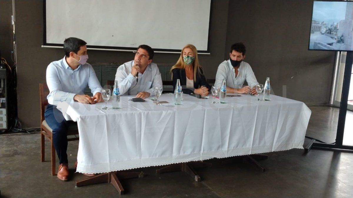 Las autoridades de Turismo de Santa Fe y Rosario se reunieron para planear y promocionar estrategias conjuntas. 