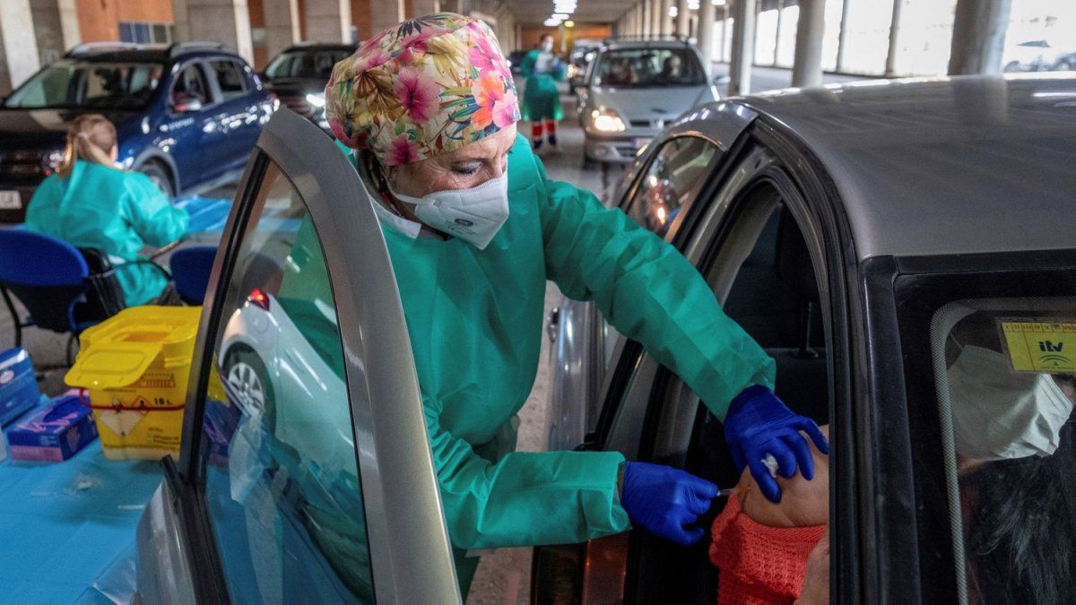 Los planes de vacunación están demorados en todo el planeta