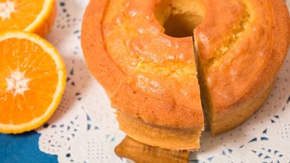 Bizcochuelo de naranja sin azúcar ni harina: la receta saludable que queda esponjosa