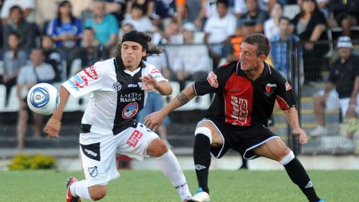 Ex Colón y Rosario Central: Damián Díaz será refuerzo de Banfield de Gustavo Munúa. Ex Colón y Rosario Central: Damián Díaz será refuerzo de Banfield de Gustavo Munúa.