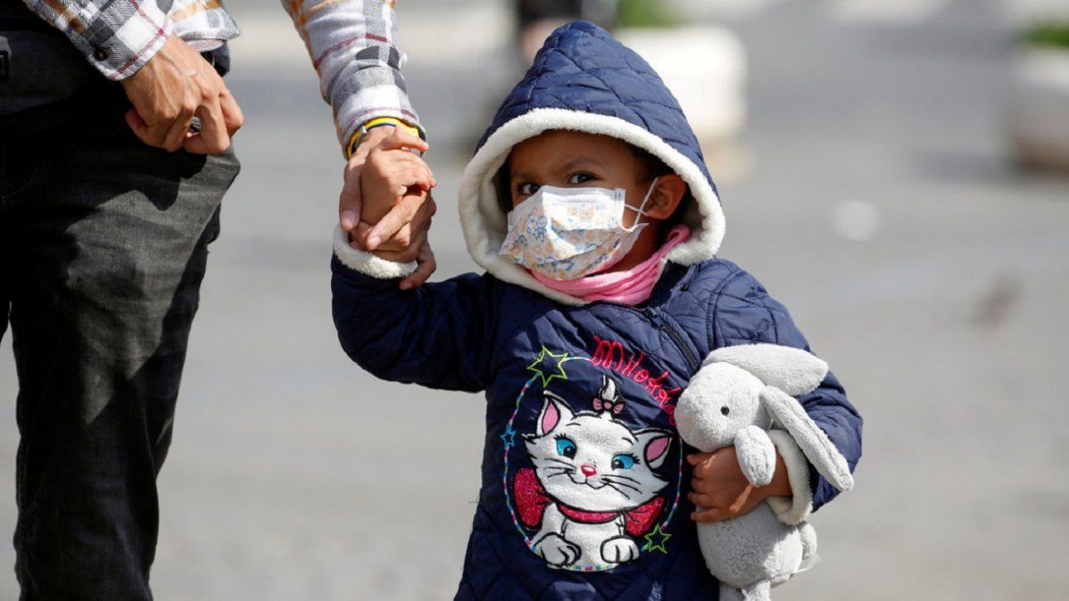 Los mayores pueden llevar a un menor a cargo cuando realicen las compras.&nbsp;