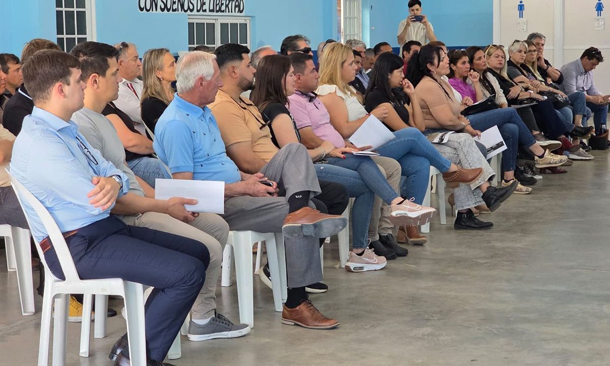 Felipe Michlig encabezó un encuentro con referentes de los 32 distritos del departamento San Cristóbal de cara a las elecciones. Felipe Michlig encabezó un encuentro con referentes de los 32 distritos del departamento San Cristóbal de cara a las elecciones.
