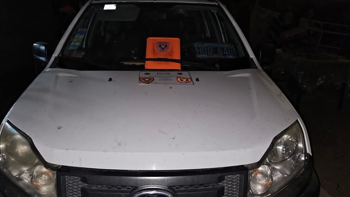 El vehículo estaba adentro de una propiedad y su dueño dijo haberla adquirido hace un mes atrás. 