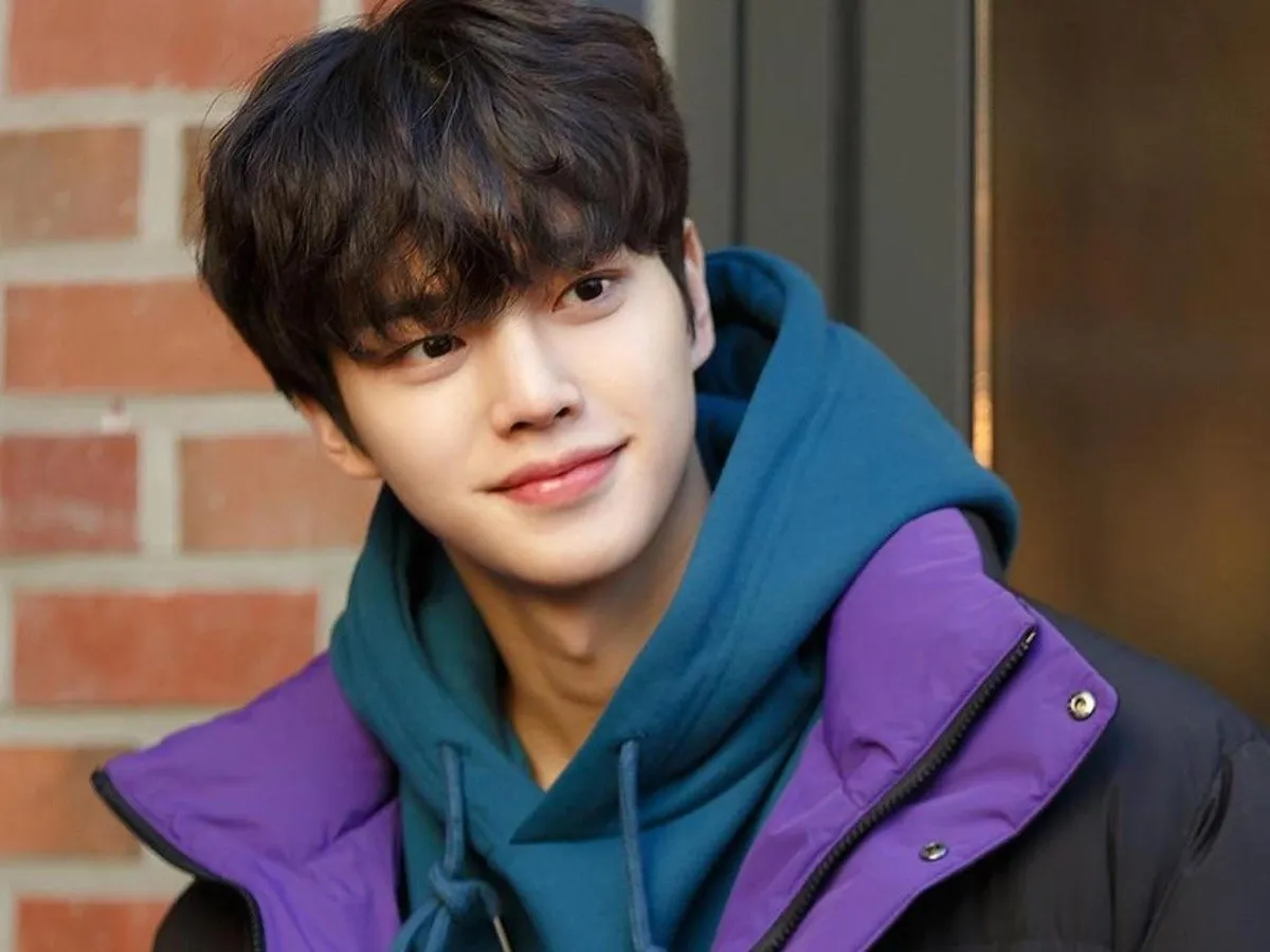 Song Kang se alistará el 2 de abril. Song Kang se alistará el 2 de abril.