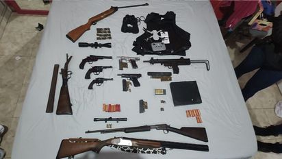 Secuestran un arsenal en Frontera y detienen a tres personas