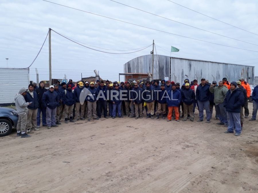 Los obreros del Acueducto Desvío Arijón, preocupados por la posible pérdida de 100 puestos de trabajo