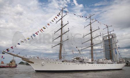 La Fragata “regresó a puerto después de 169 días de navegación, más de 22 mil millas recorridas y visitas a 10 puertos de 9 países. La Fragata “regresó a puerto después de 169 días de navegación, más de 22 mil millas recorridas y visitas a 10 puertos de 9 países.