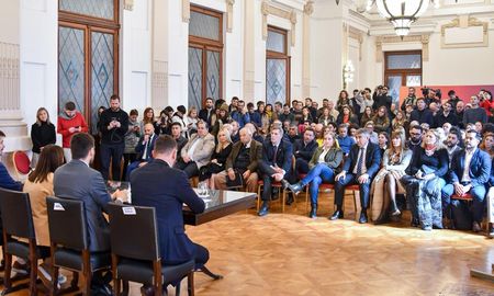Este miércoles en Casa de Gobierno se puso en marcha la Ley Yolanda para capacitar a funcionarios públicos sobre temas ambientales. Este miércoles en Casa de Gobierno se puso en marcha la Ley Yolanda para capacitar a funcionarios públicos sobre temas ambientales.