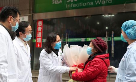 China sufre un nuevo brote de coronavirus y endurecen las medidas de aislamiento de nuevo. China sufre un nuevo brote de coronavirus y endurecen las medidas de aislamiento de nuevo.