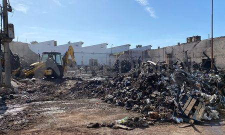 Los materiales ardientes fueron llevados a una cava en barrio Santa Rita II hasta su enfriamiento total. Los materiales ardientes fueron llevados a una cava en barrio Santa Rita II hasta su enfriamiento total.